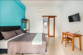 Greek House: Room w/Desk + Shared Pool&Kitchen /4